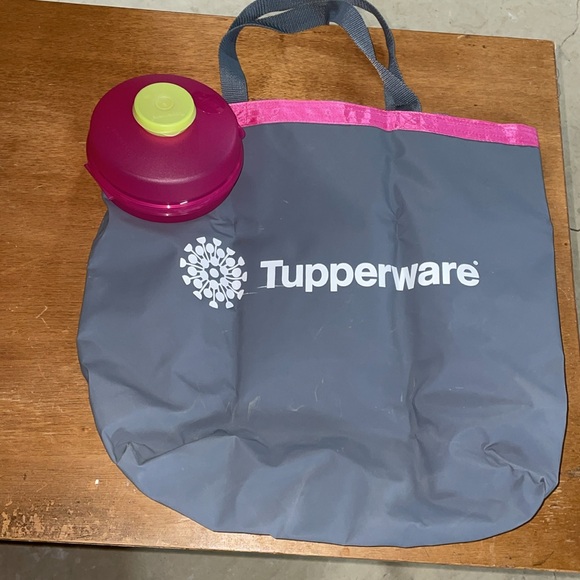 TUPPERWARE Mini Salad Keeper w/ dressing topping keeper & FREE Bonus Tote bag!!! - Picture 9 of 11